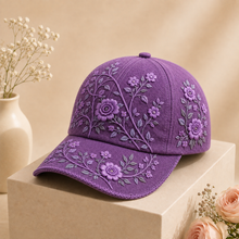 Lade das Bild in den Galerie-Viewer, BlütenCharme – Elegante 3D-Blumen-Kappe