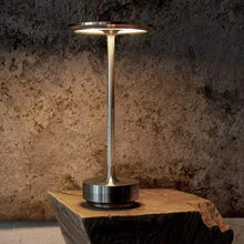 Lade das Bild in den Galerie-Viewer, EcoLume - Designer-Luxuslampe neu definiert