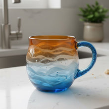 Lade das Bild in den Galerie-Viewer, Sonnenkuss – Handgemachte Tasse im Farbspiel des Sonnenuntergangs