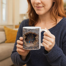 Lade das Bild in den Galerie-Viewer, Handgemachte 3D Bücherwelten-Tasse
