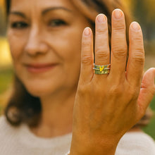 Lade das Bild in den Galerie-Viewer, Vintage-Ring – Herzgold trifft Silberglanz
